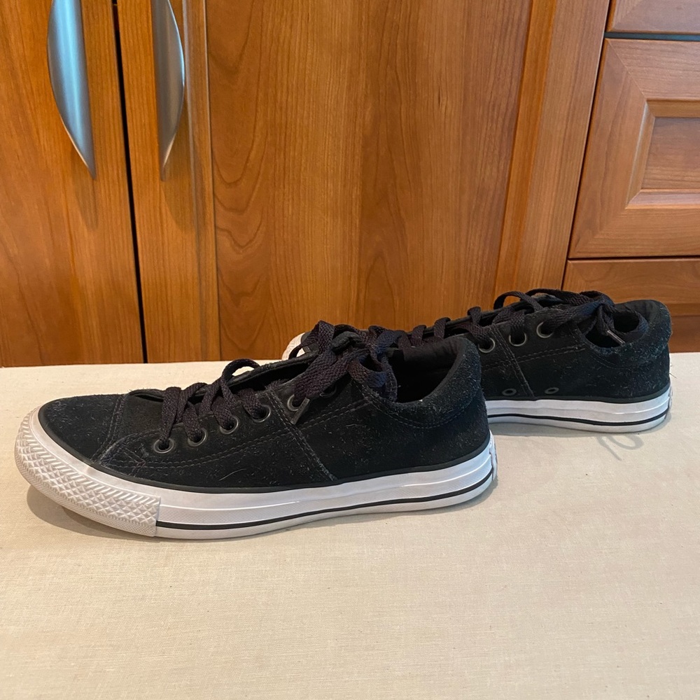 Converse Chuck Taylor Low Top Sneakers